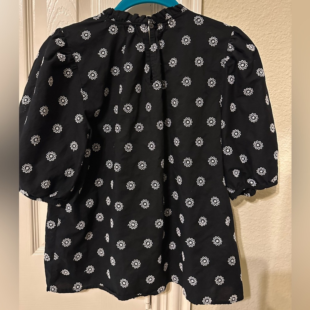 LOFT Black and White embroidered eyelet Blouse size small - Picture 4 of 6